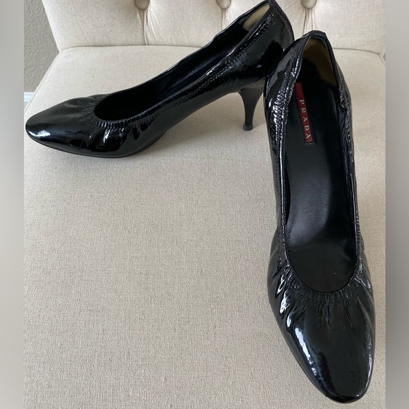 Black Prada Patent Leather Ballet Style Round Toe 3 Inch Heel Size 8 - Picture 3 of 12